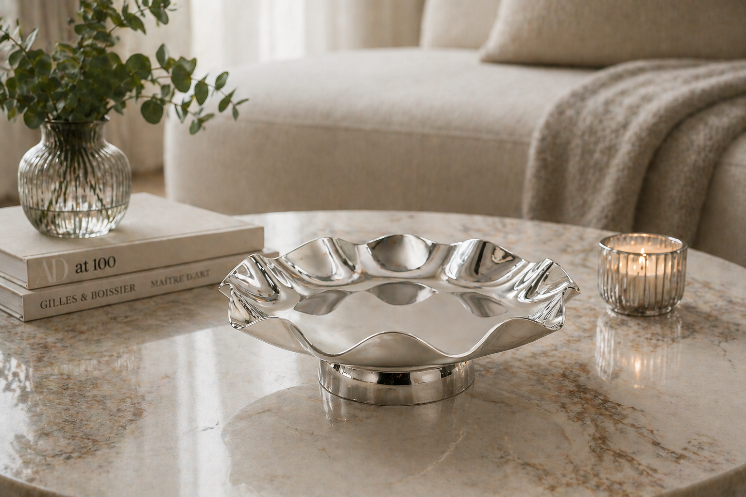 Reflective Pedestal Bowl – Modern Sculptural Tray UAE