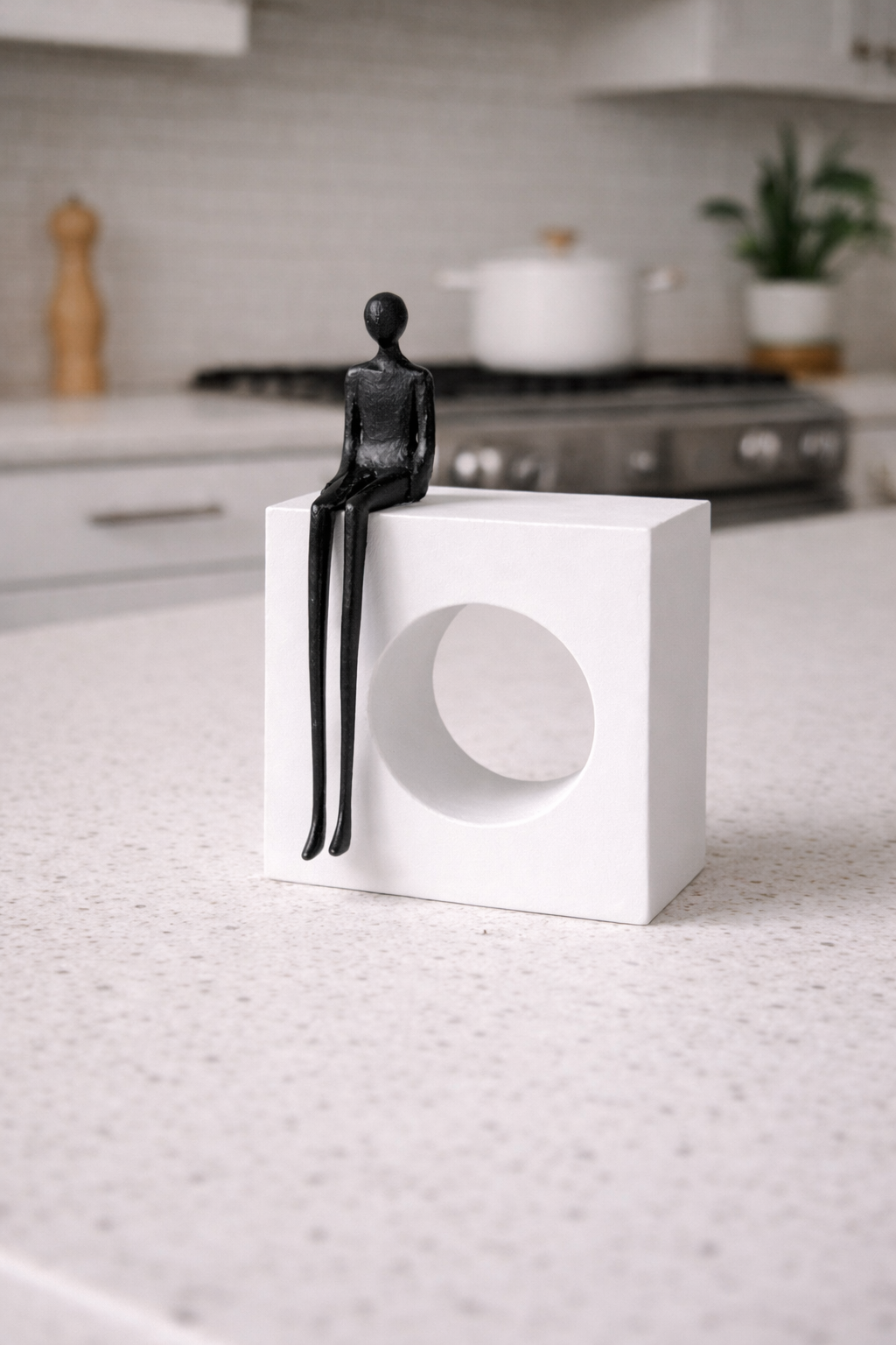 Monochrome Muse – Abstract Figure Decor