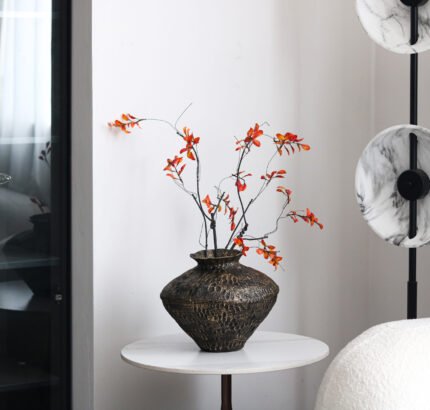 Noir Majesty Vase