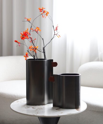 Fluid Sculptural Decorative Vase UAE | Modern Flow Design