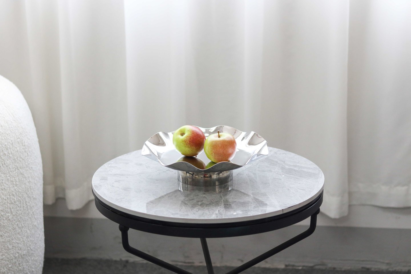 Liquid Metal – Modern Reflective Pedestal Bowl