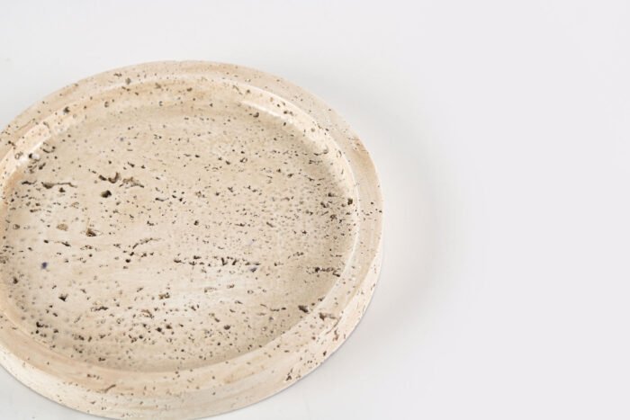 Mizu Round Travertine Tray – round beige travertine stone tray, Japandi minimalist style.