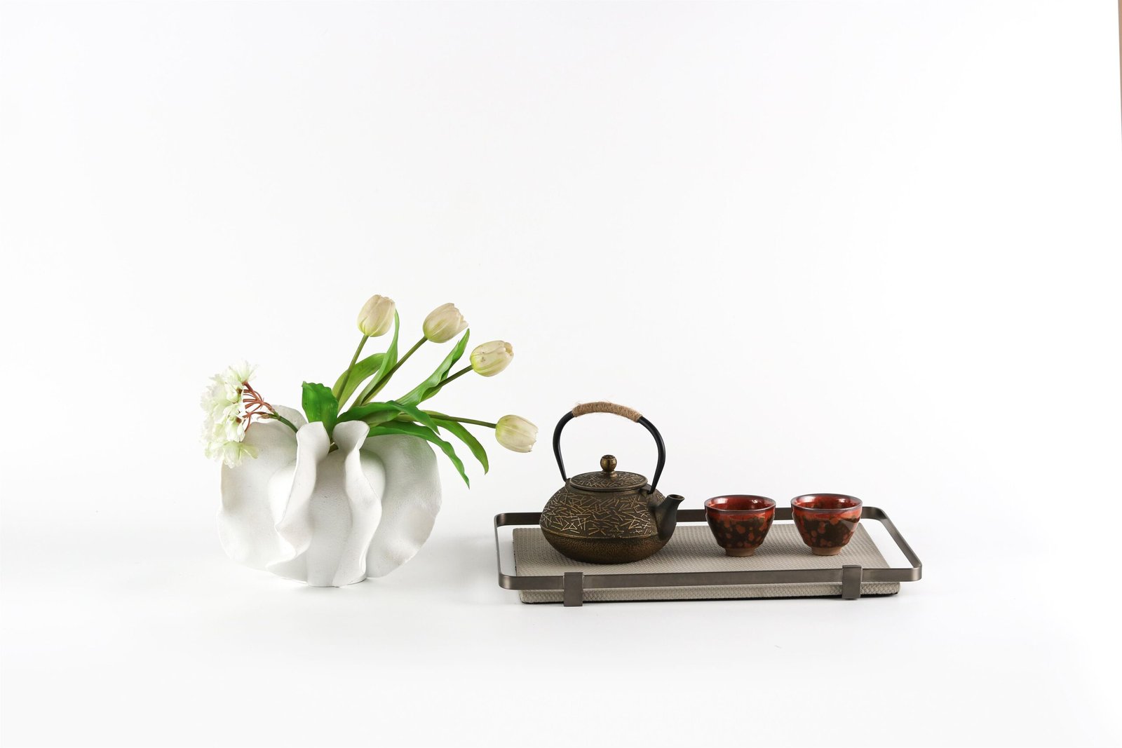 Petal Essence – Sculptural Artisan Vase