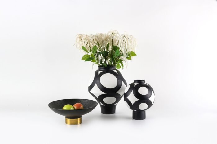 Monochrome Harmony – Geometric Black and White Vase - Image 3