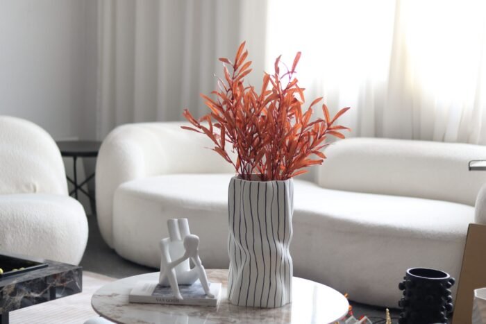 Waves of Silence Vase - Image 2